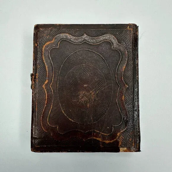 Antique Daguerreotype Photograph 1/9th Plate Victorian Woman Book Leather Case - Picture 4 of 14
